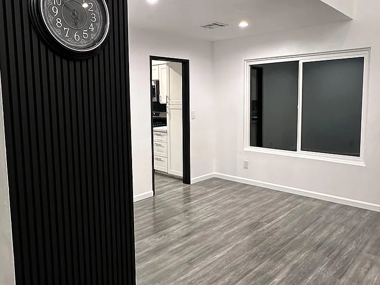 2242 Gregory Ave — Photo 14