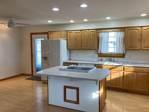 3rd image of 305 NW Linden St
