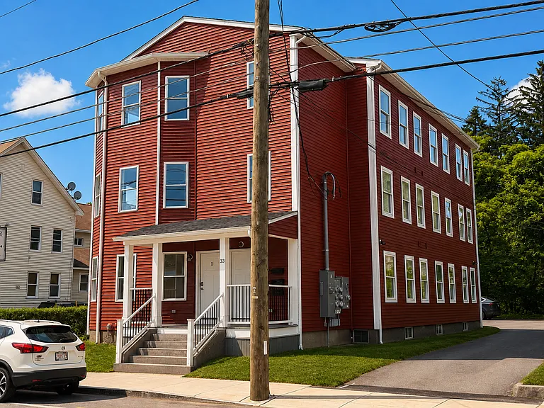 33 Pleasant St #4 — Photo 2