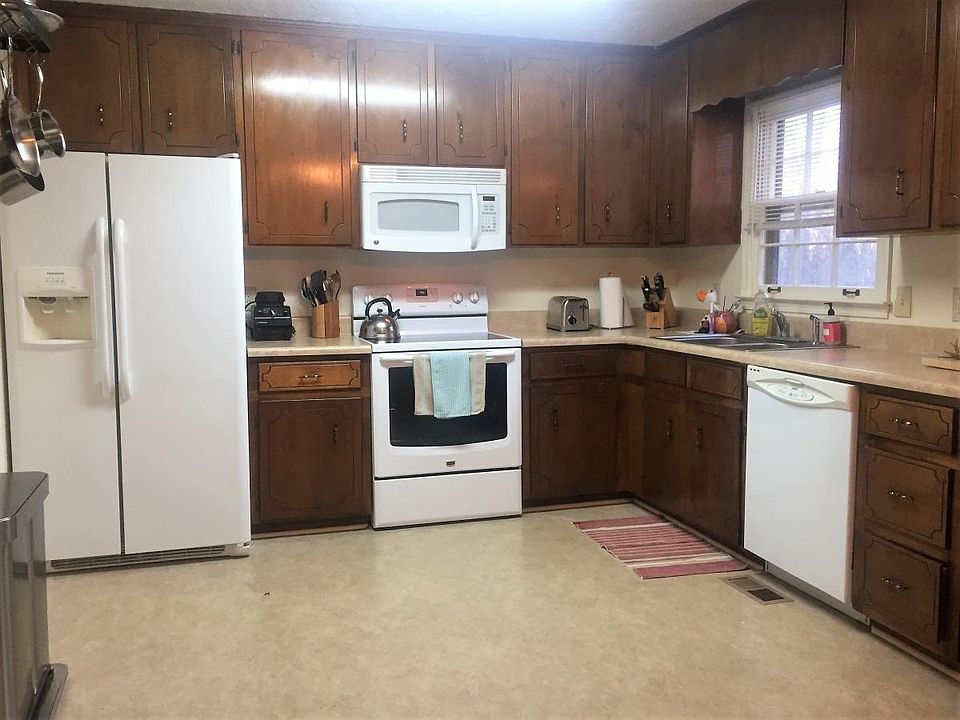 2nd image of 270 Rocky Dr