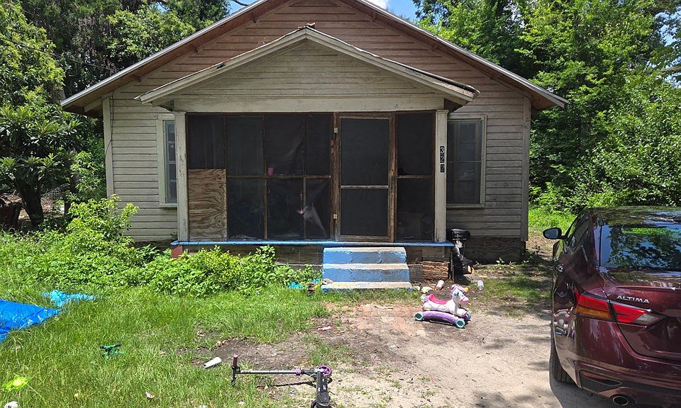 2nd image of 400 N Troup St