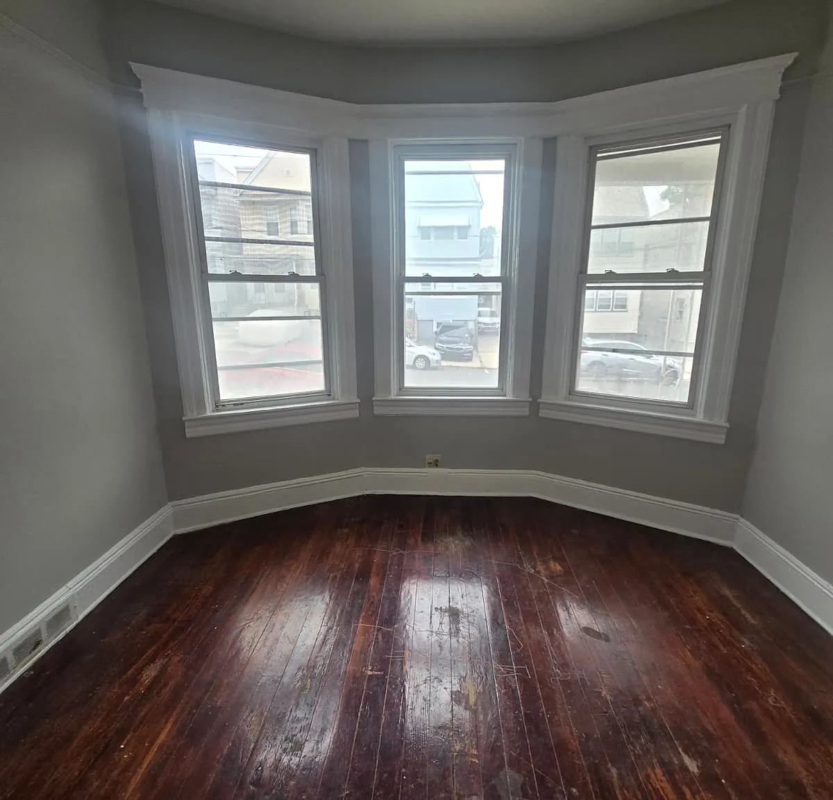3 bed, 1000 sqft, $2,600 — Photo 3