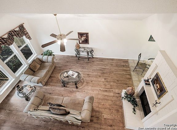5th image of 902 Amberstone Dr
