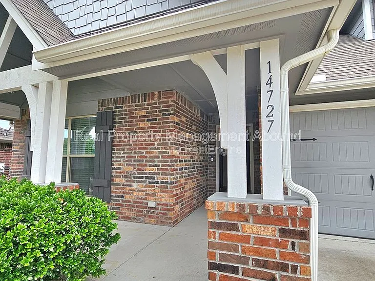 14727 S Urbana Ave — Photo 9