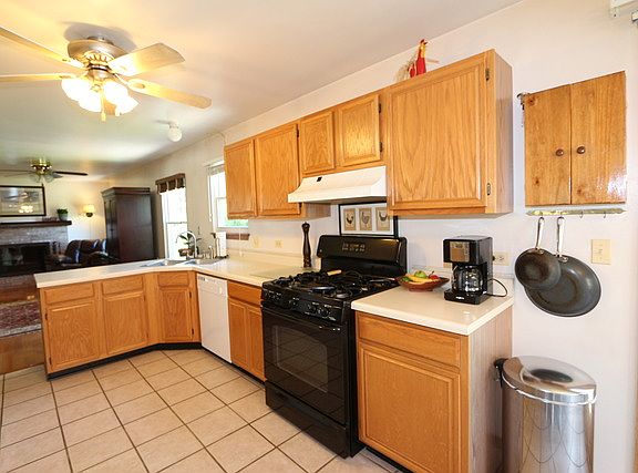 4th image of 981 Creekview Ln