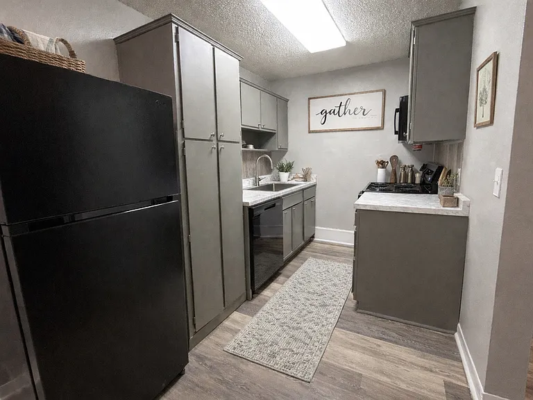 Wind Crest Apartments and Townhomes - Move in Specials Available! — Photo 25