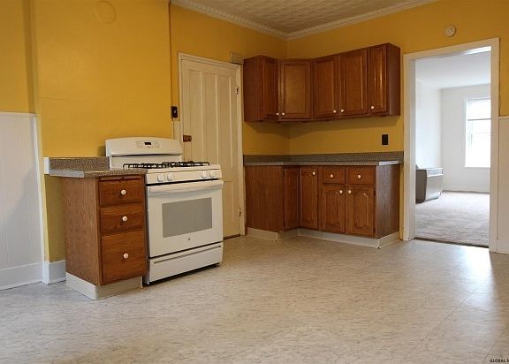 2nd image of 45 Vliet St