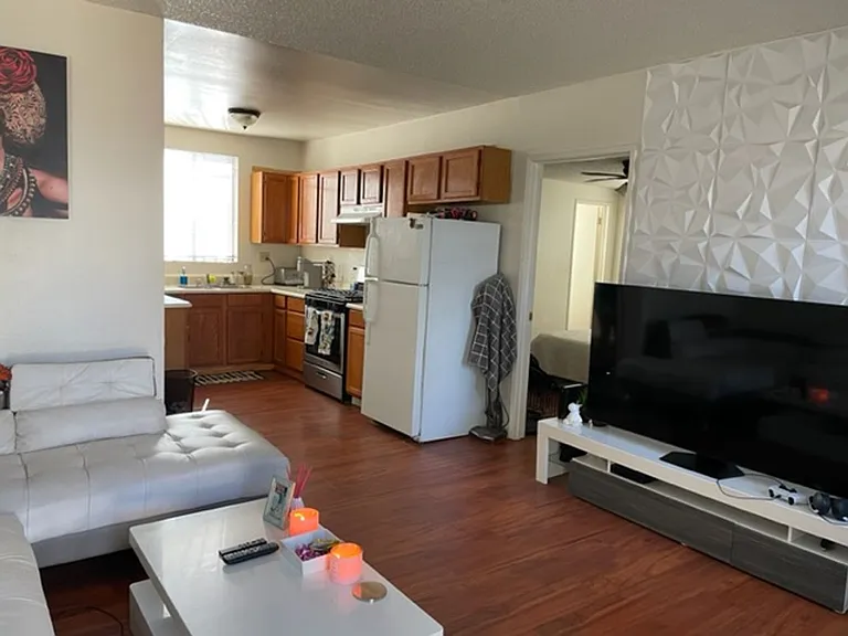 792 Termino Ave #B — Photo 15