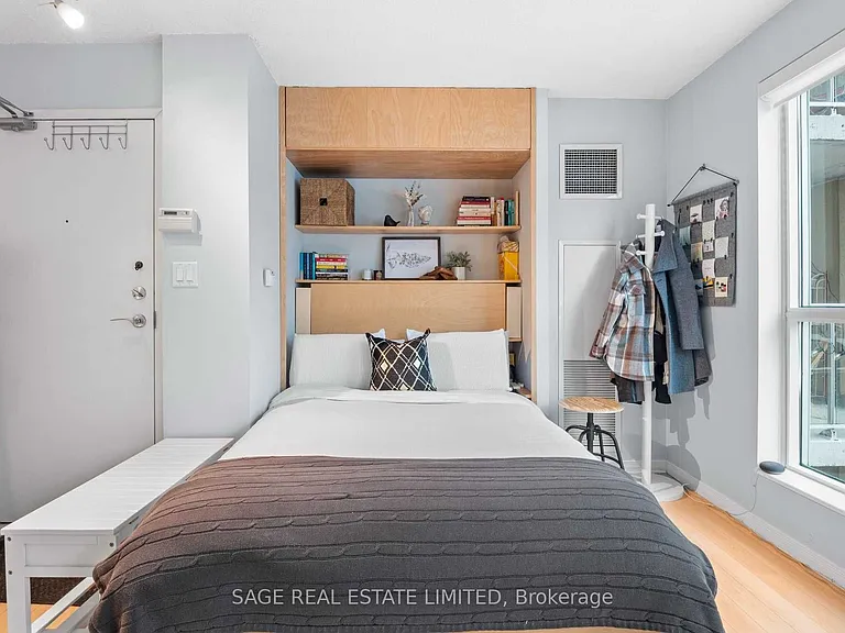 230 King St E #504 — Photo 7