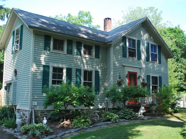 54 Maple St, Chester, CT 06412
