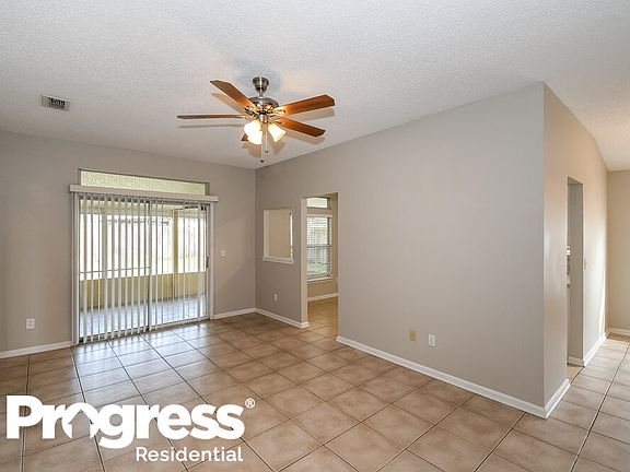3rd image of 281 W Carriann Cove Trl