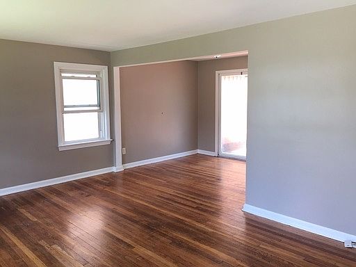 3rd image of 1355 Dill Ave