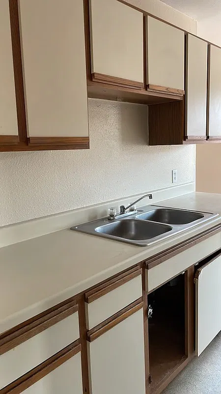 3 bed, 2.0 bath, 990 sqft, $875 — Photo 3