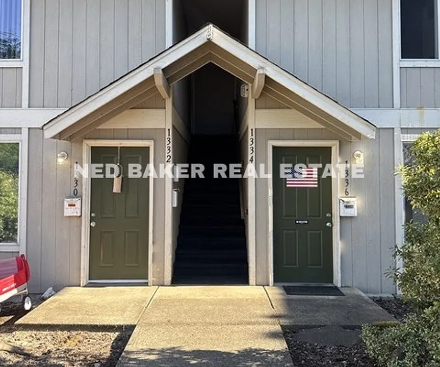 1330-1336 W Locust St