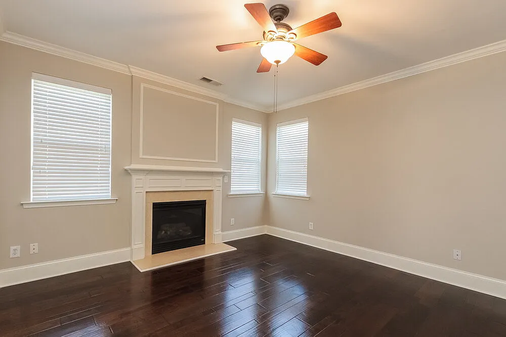 4 bed, 2.5 bath, 1926 sqft, $2,380 — Photo 4