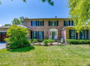 2841 E Woodbury Dr, Arlington Heights, IL 60004