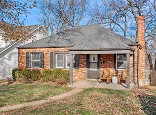2820 Raritan Dr, Saint Louis, MO 63119