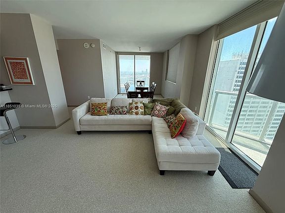 4th image of 253 NE 2nd St APT 3009