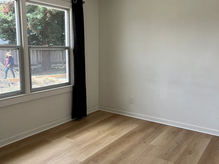 313 Seacliff Dr — Photo 8
