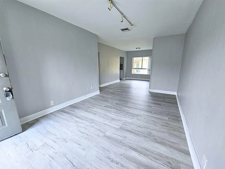 701 NE 16th Ave #26 — Photo 2