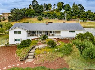 522 Del Valle Dr, Fallbrook, CA 92028