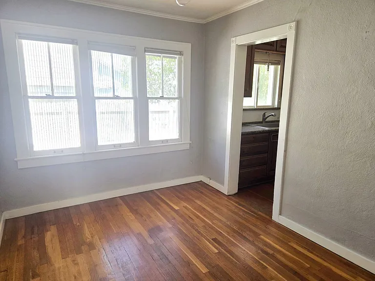 1406 E Earll Dr — Photo 7