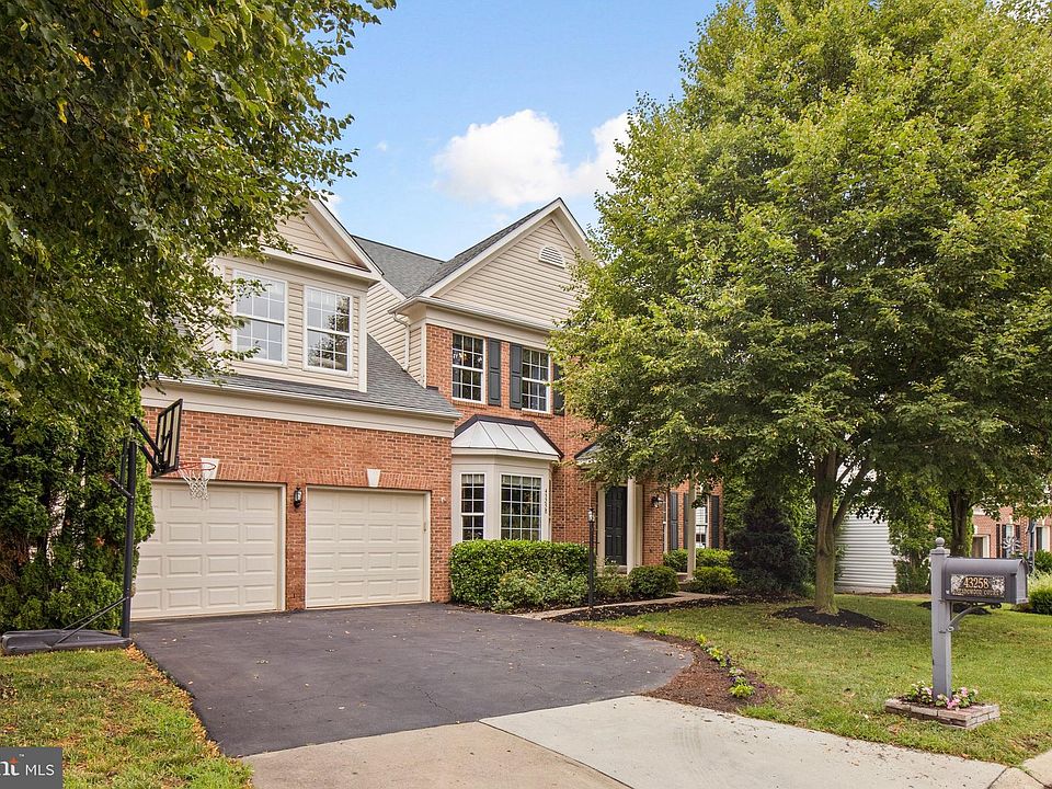 1st image of 43258 Meadowood Ct