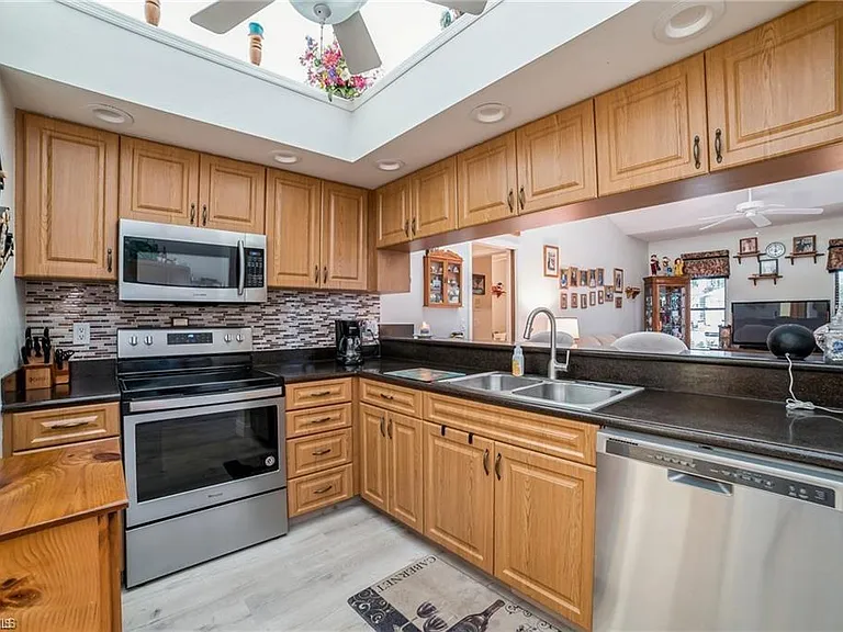 5980 Hidden Oaks Ln — Photo 6