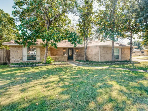 9933 Westpark Dr, Benbrook, TX 76126