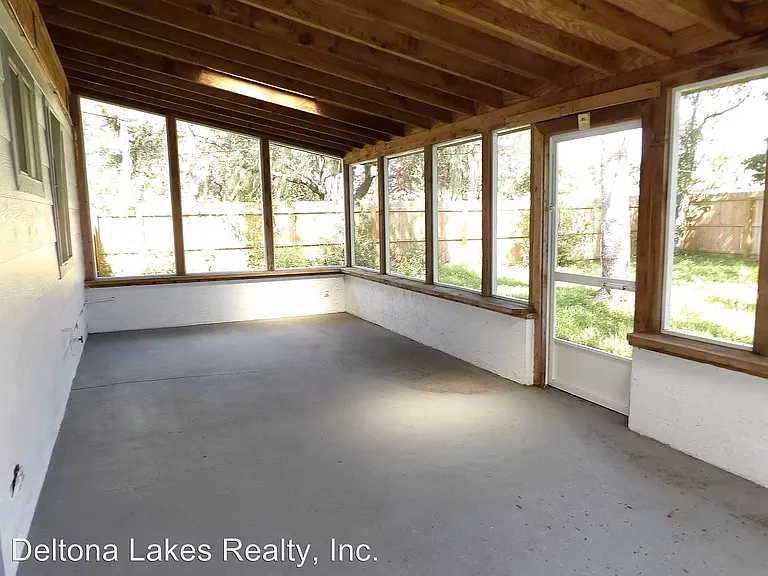 1545 Maxwell Ln — Photo 13
