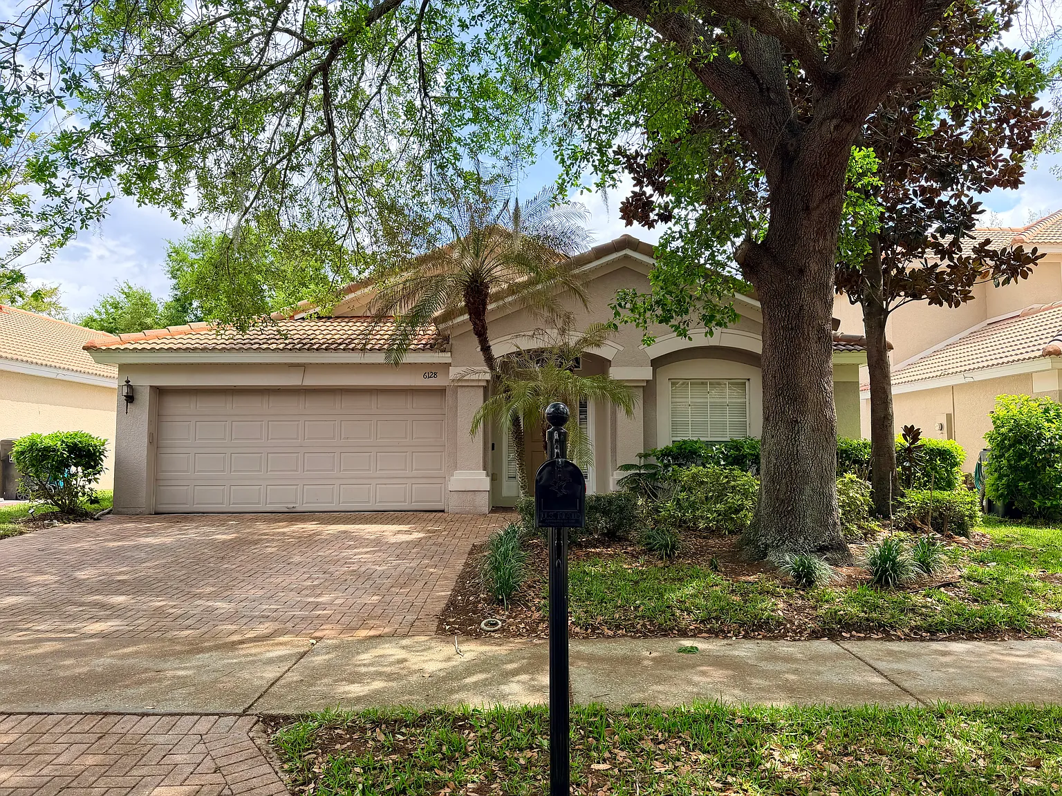 4 bed, 2039 sqft, $3,200 — Photo 1
