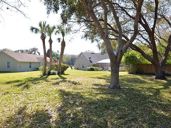 2nd image of 307 Silver Pine Dr