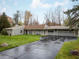 4982 Burlbrook Dr, Orchard Park, NY 14127