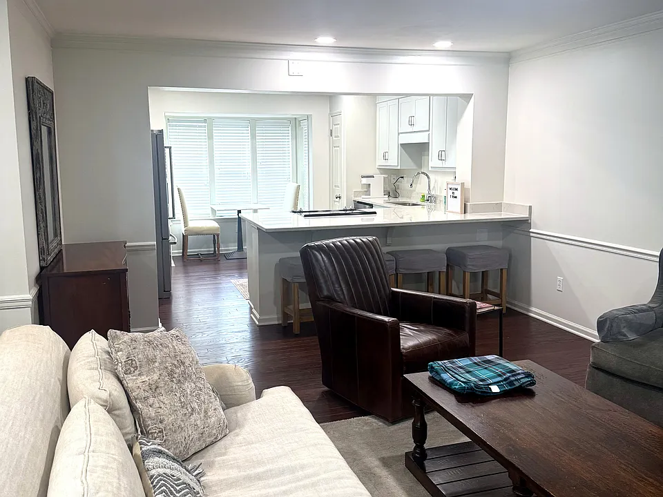 1704 Saint Charles Pl