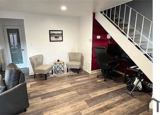 2502 Florida Ln — Photo 4