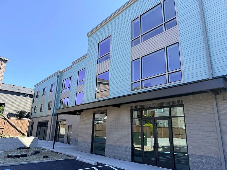 Abbey Creek Square Luxury Apartments — Photo 60