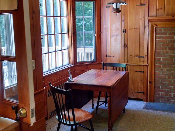 dining,bay window,dutch door