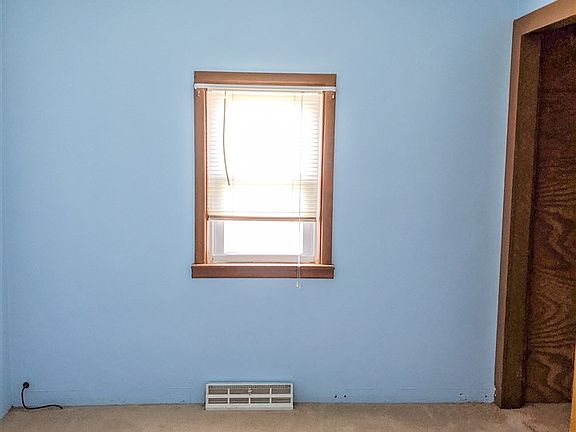 5th image of 4201 SE Scholl Ct