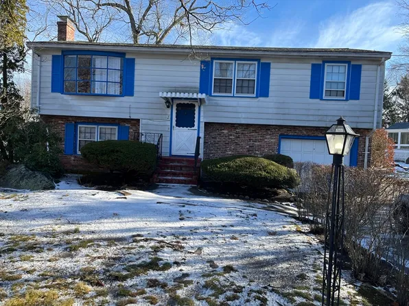 2 Sherwood Ave S, Randolph, MA 02368