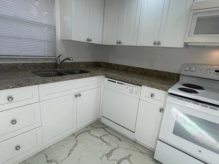 2963 S Fern Creek Ave #2963 — Photo 2
