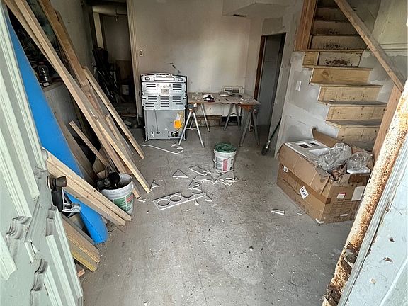 3rd image of 416 Cedarhurst St
