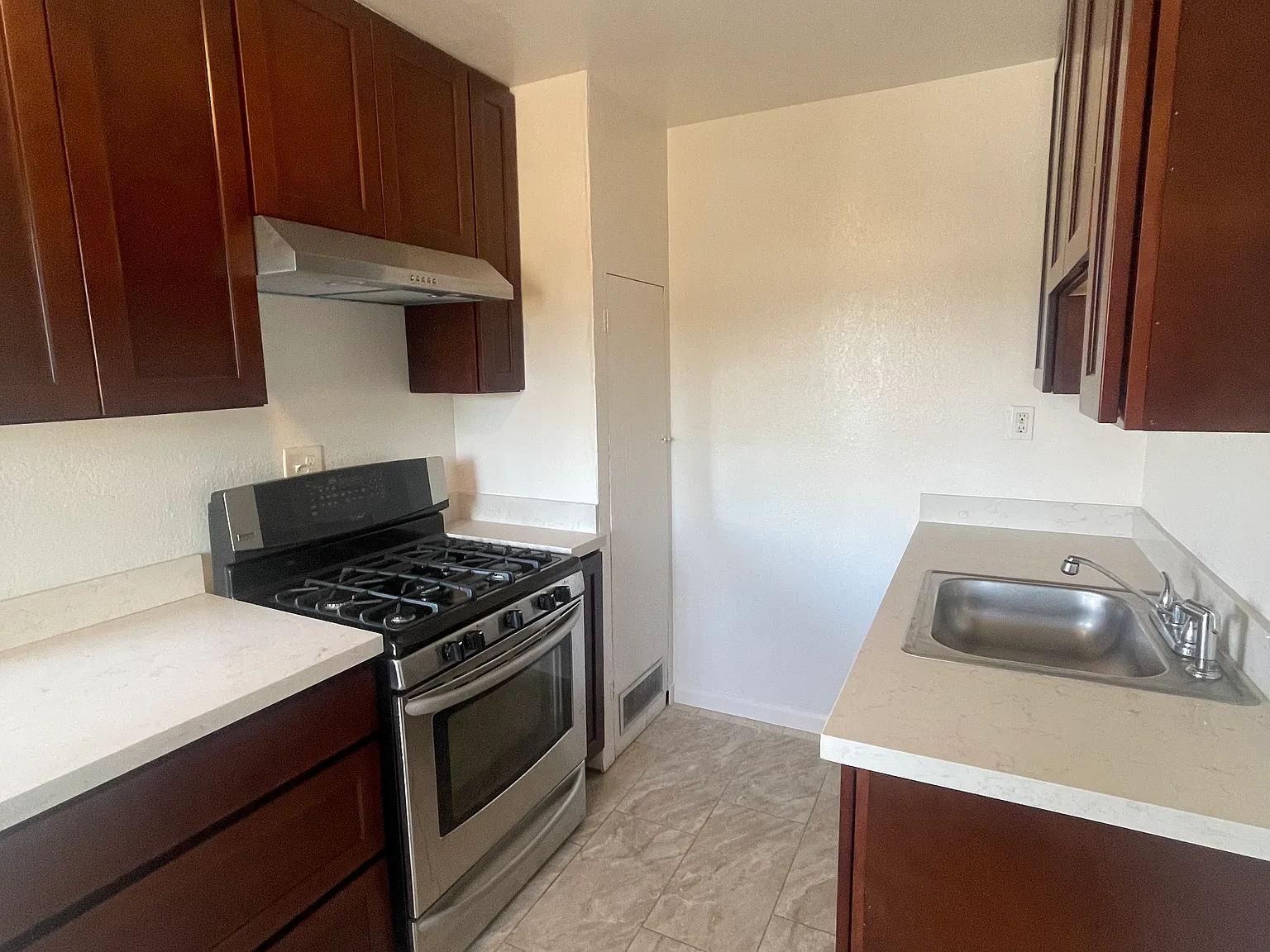 1 bed, 450 sqft, $1,800 — Photo 1