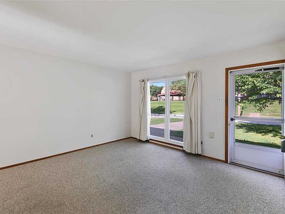 3rd image of 2922 Krem Ave