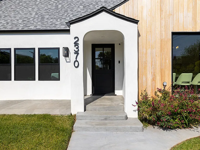 2370 Kelton Ave — Photo 10
