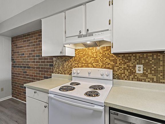 5th image of 4454 Folkestone Ct S
