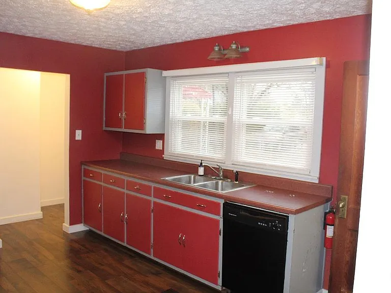 203 S Clark St — Photo 12