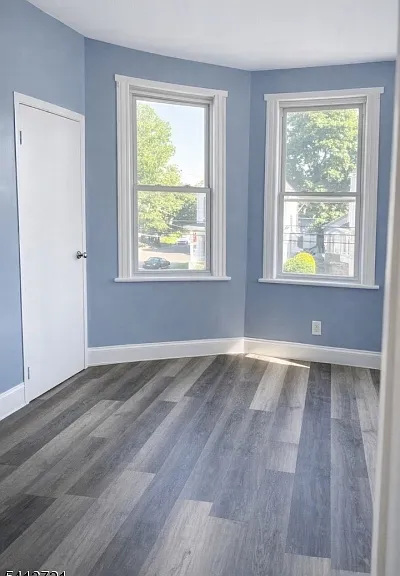 204 Demott Ave — Photo 4
