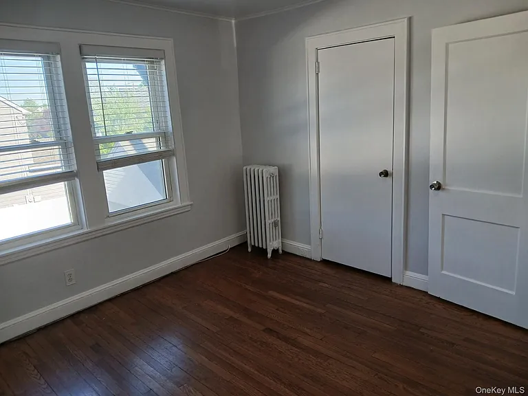 666 Willis Ave — Photo 5