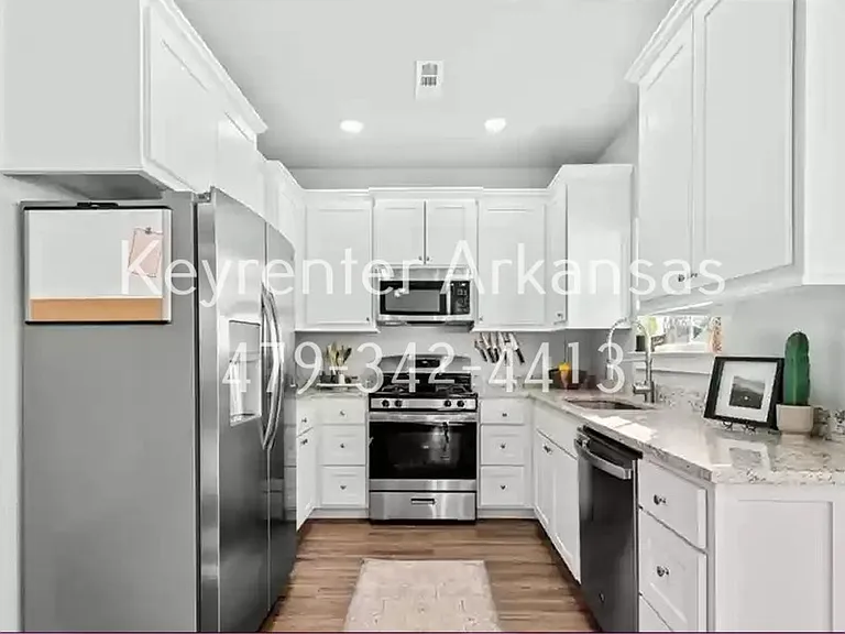 Come live in this brand new duplex in the heart of NWA — Photo 9
