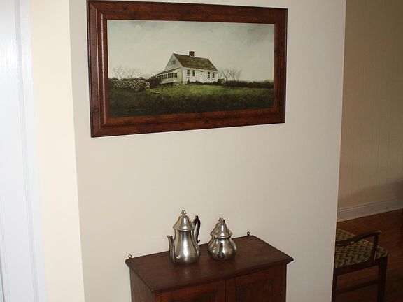 Entry Foyer w. Clothes Closet